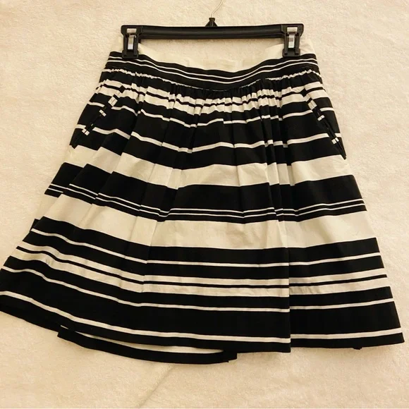Banana Republic Black and White Mini Skirt Size 6 - Picture 3 of 7